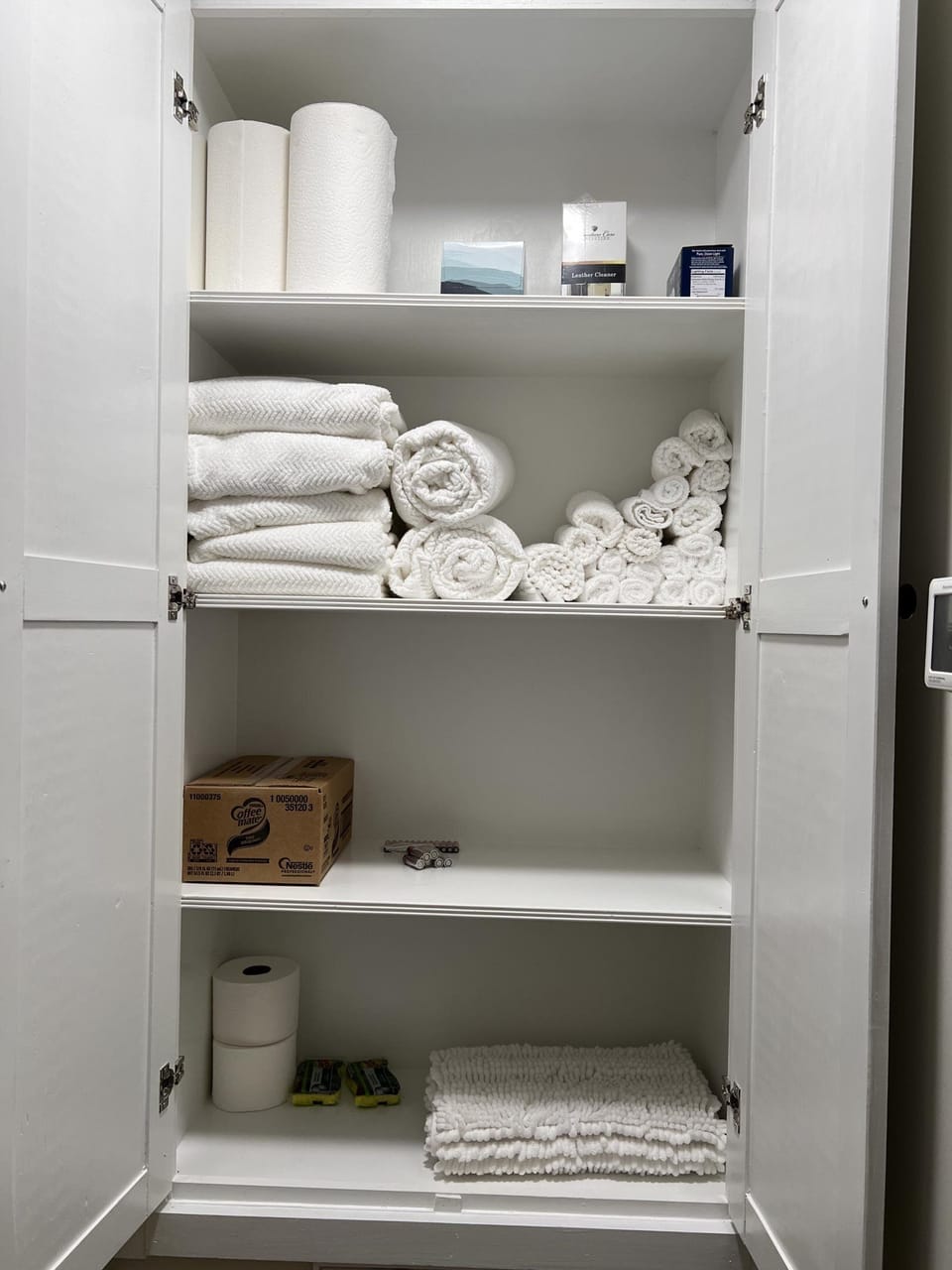 415 Cottage Junius Full Bathroom