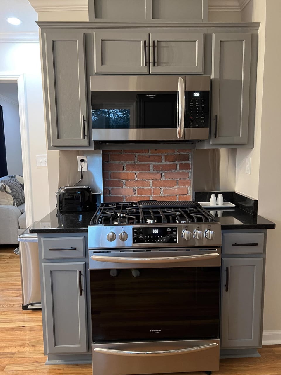 415 Cottage Junius full kitchen