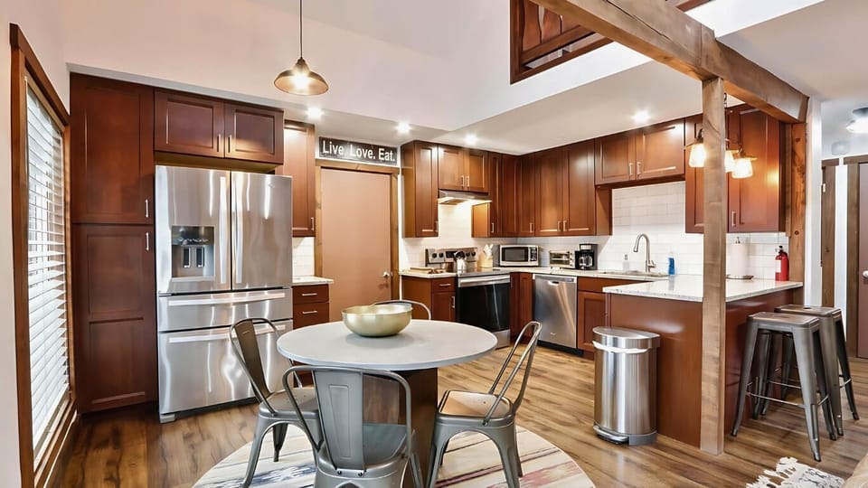 Dining/kitchen area