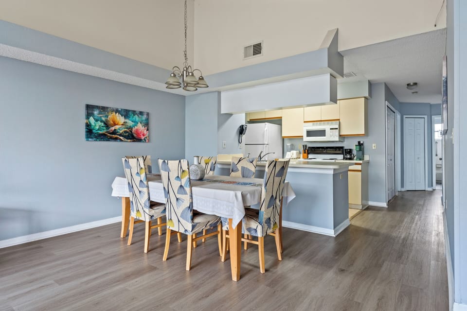 Dining area overlooking the kitchen 