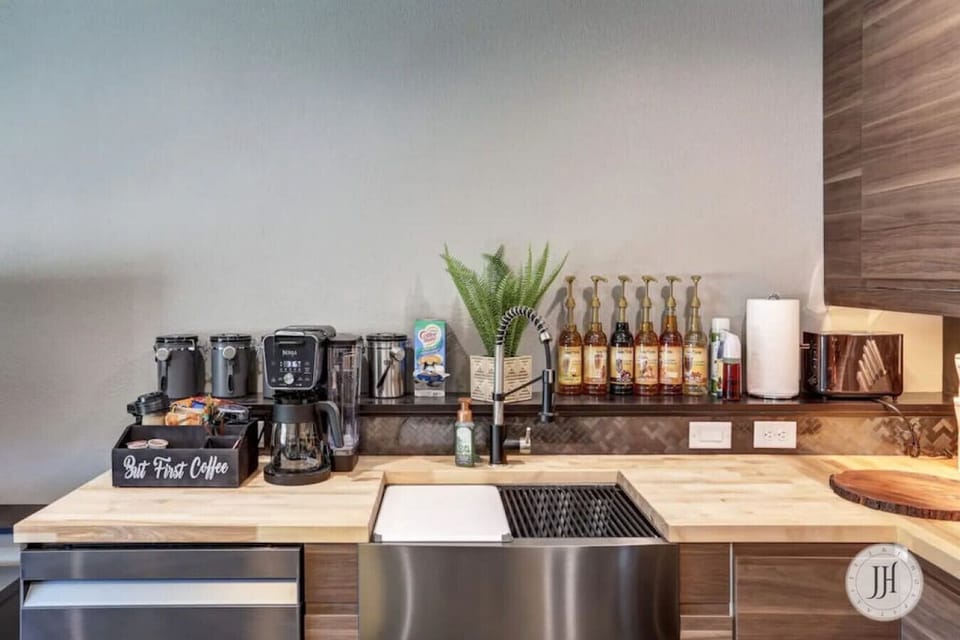 Start your mornings just the way you like them! Enjoy our coffee bar stocked with a variety of syrups so you can whip up your favorite brew right at home.