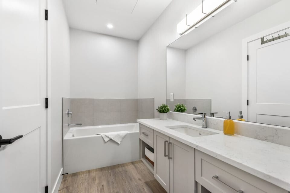 Ensuite Tub