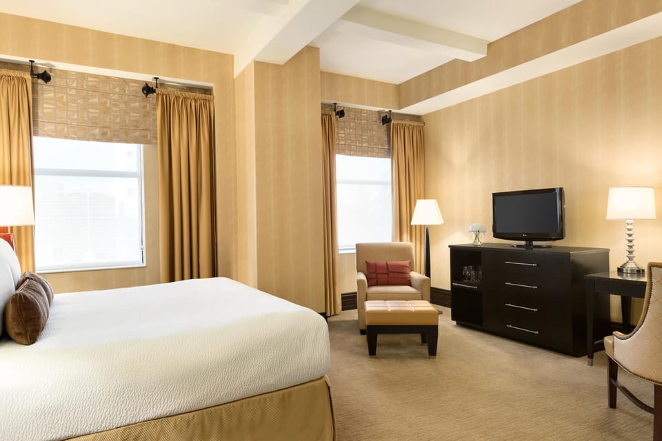 Hotel Du Pont Classic Room 1 King Bed 325 SqFt Bedroom 2 16