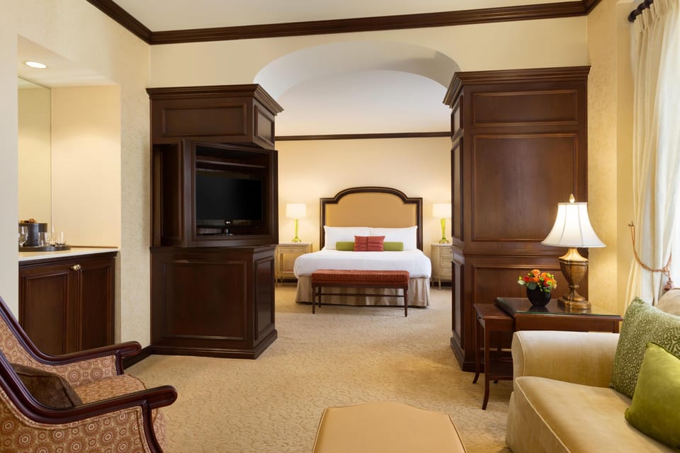 17 Hotel Du Pont Luxury Room 1 King Bedroom 3