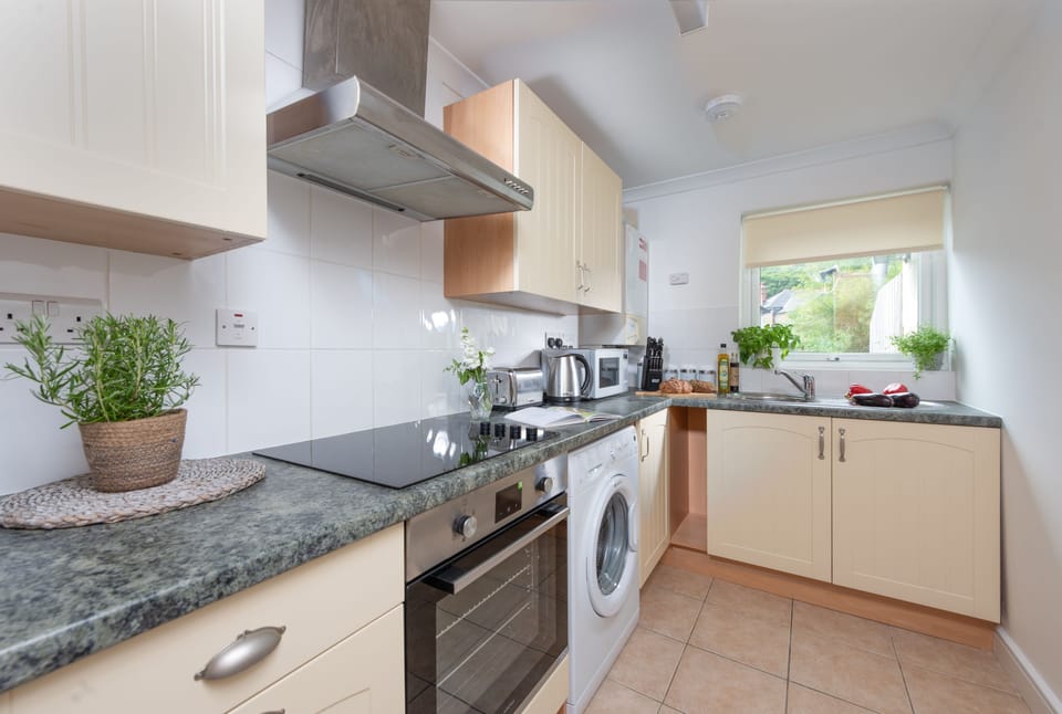 Rosebud, Portreath. Well-equipped galley kitchen with a handy washing machine