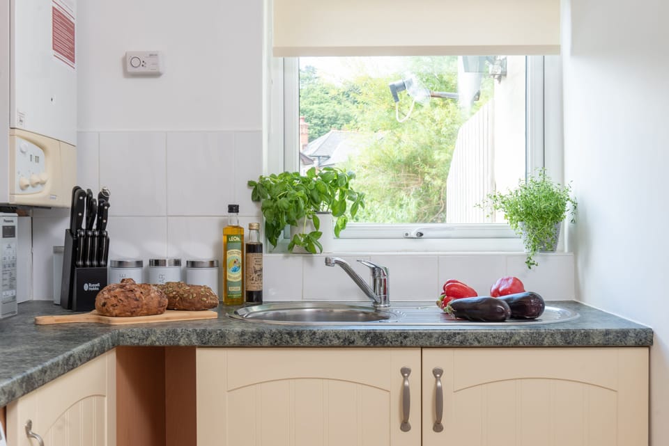 Rosebud, Portreath. Prepare wonderful home-cooked meals in this well-equipped kitchen