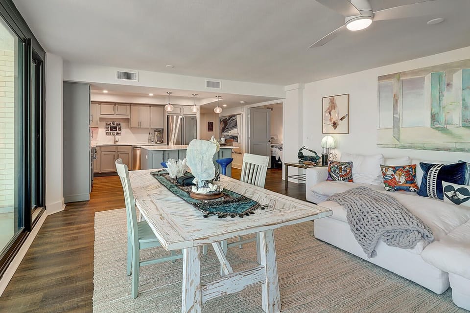 Indoor - Dining area adjacent to the living room
