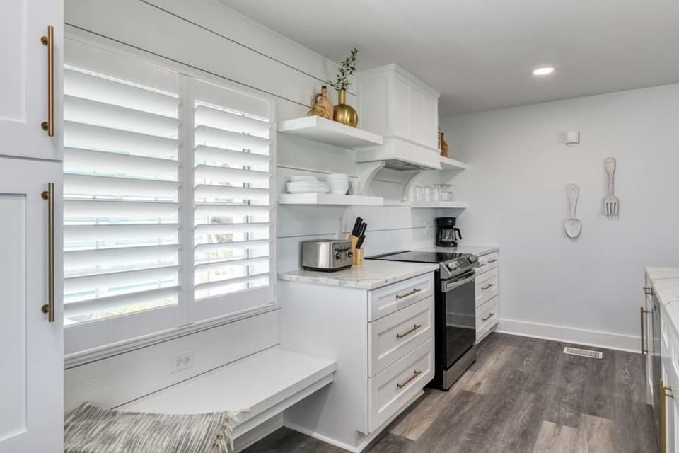 Fully Equipped Kitchen with Stainless Steel Appliances