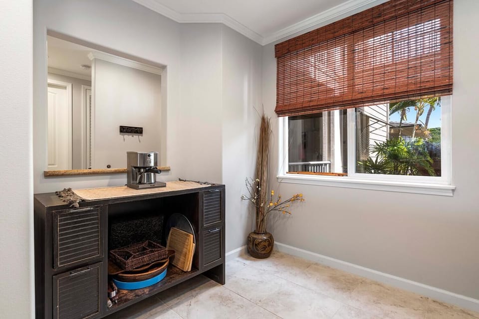 Kitchen buffet & entry to the condo