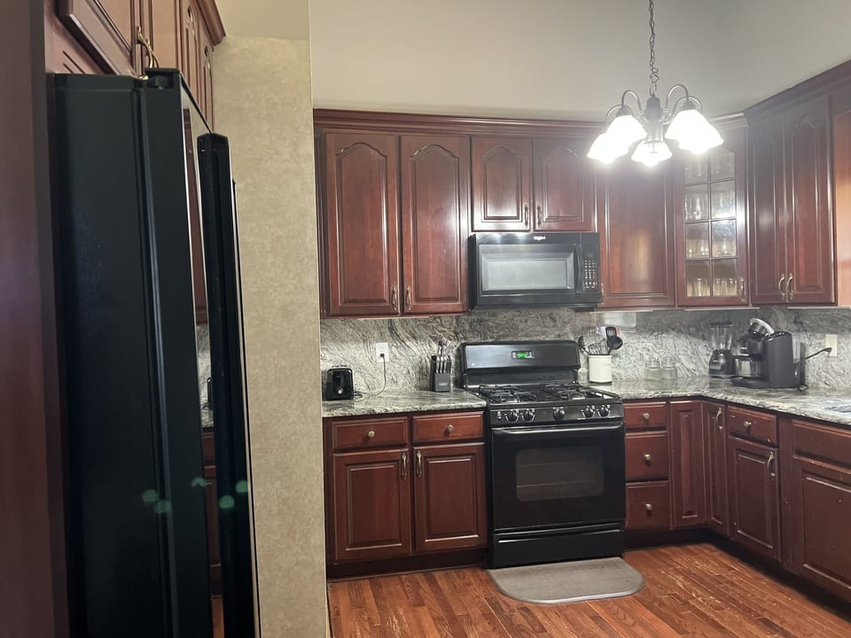 Fully equipped kitchen with air fryer 