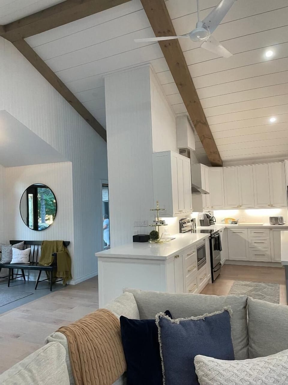Fully stocked kitchen, lots of ammenities