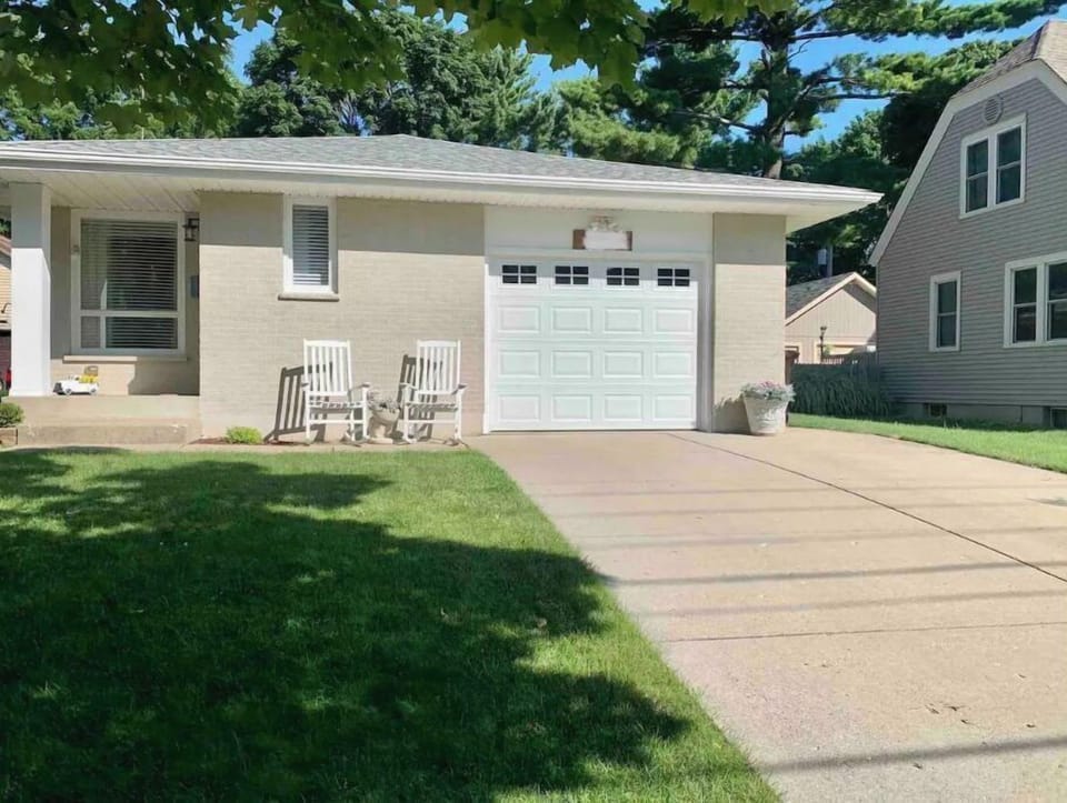 Drive right up, comfortable parking for 2 side by side vehicles.