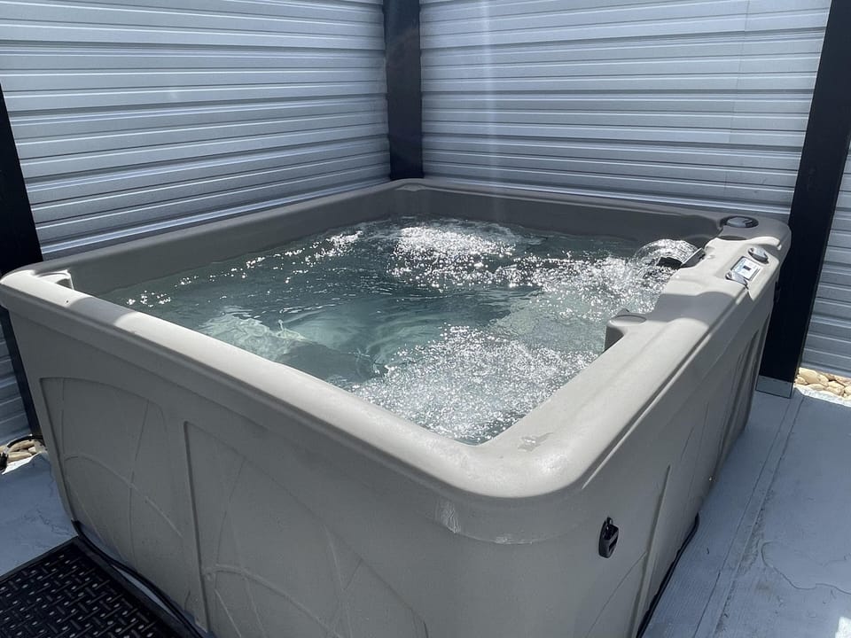 Hot Tub in its own Cabana!