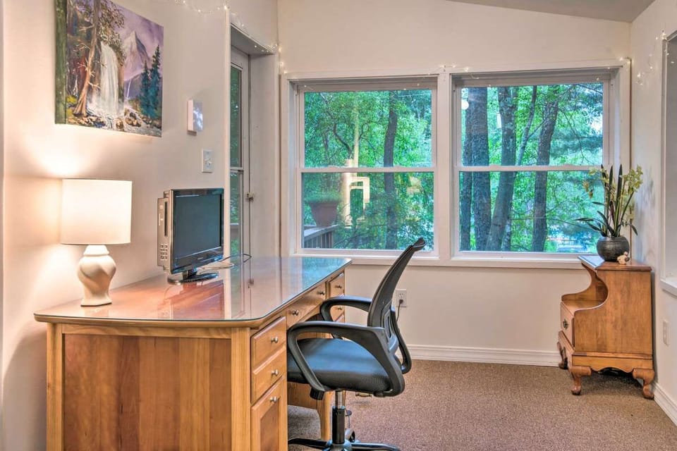 Office space/workstation