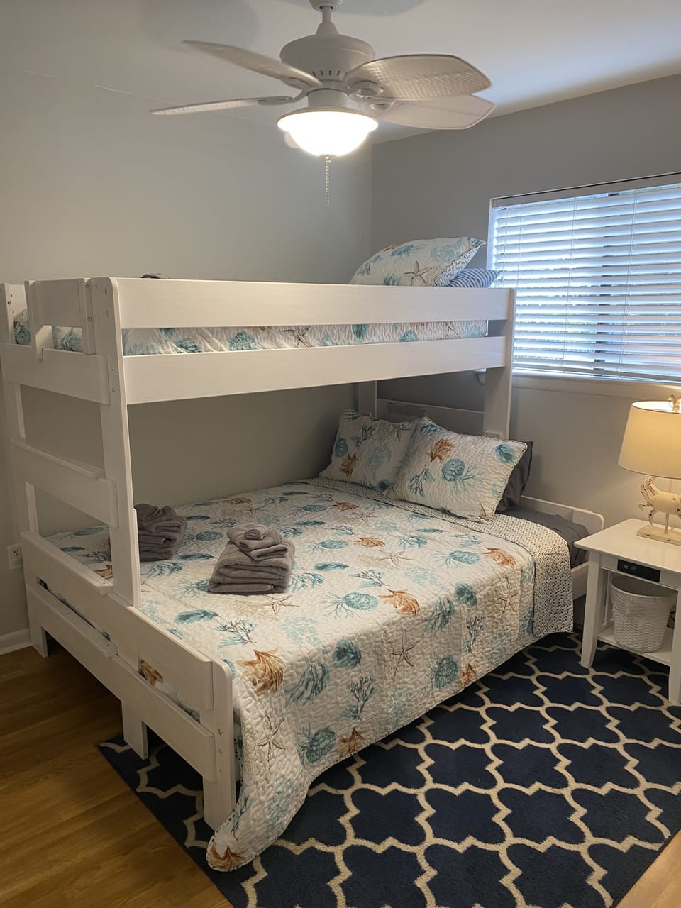 2nd bedroom queen sized bed with twin bunk 