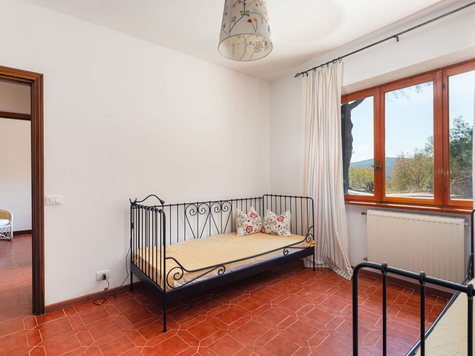 Window, Building, Wood, Comfort, Lighting, Shade, Floor, Flooring, Real Estate