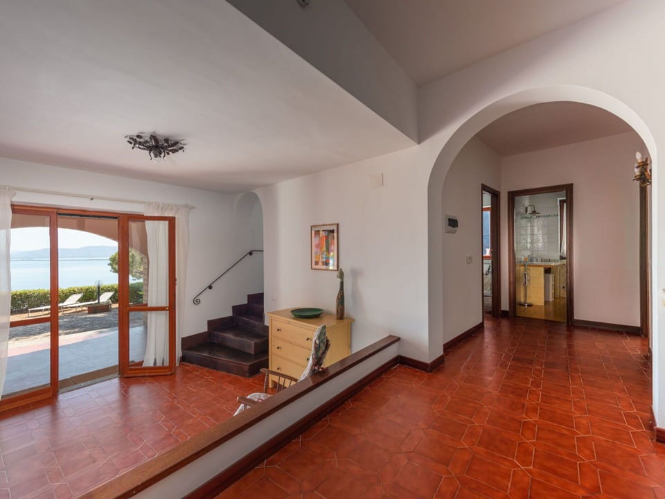 Picture Frame, Building, Plant, Houseplant, Door, Wood, Hall, House, Lighting, Flooring