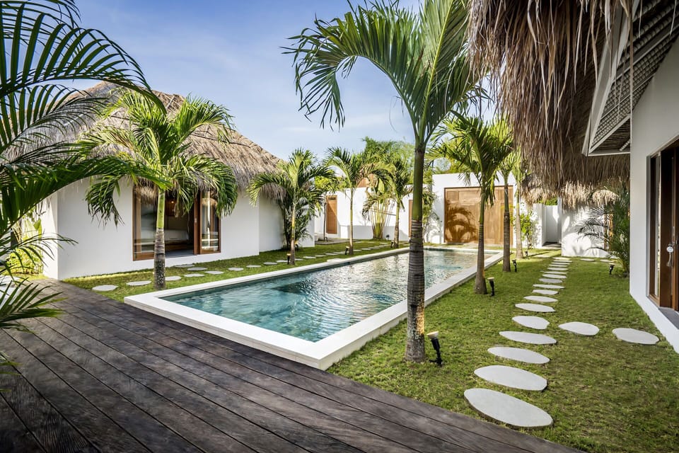 Side view of the villa's outside area 