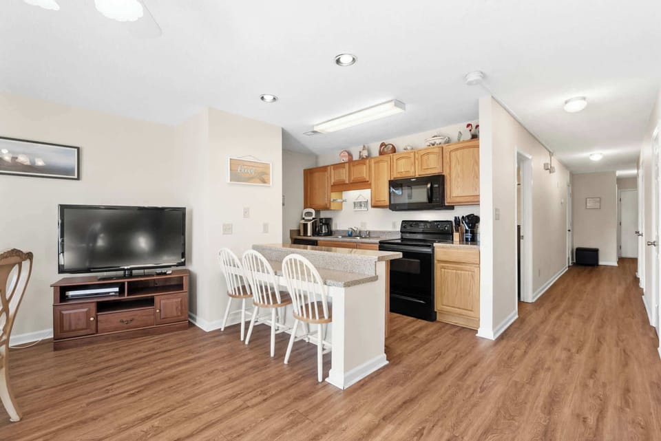 View of Kitchen/Bar Area
