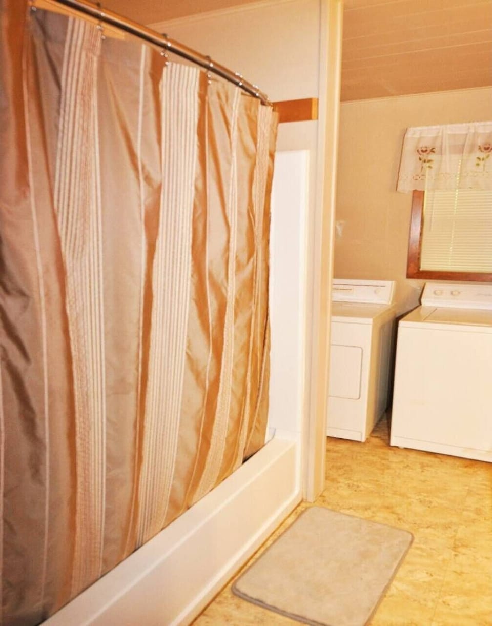 Laundry/Bathroom