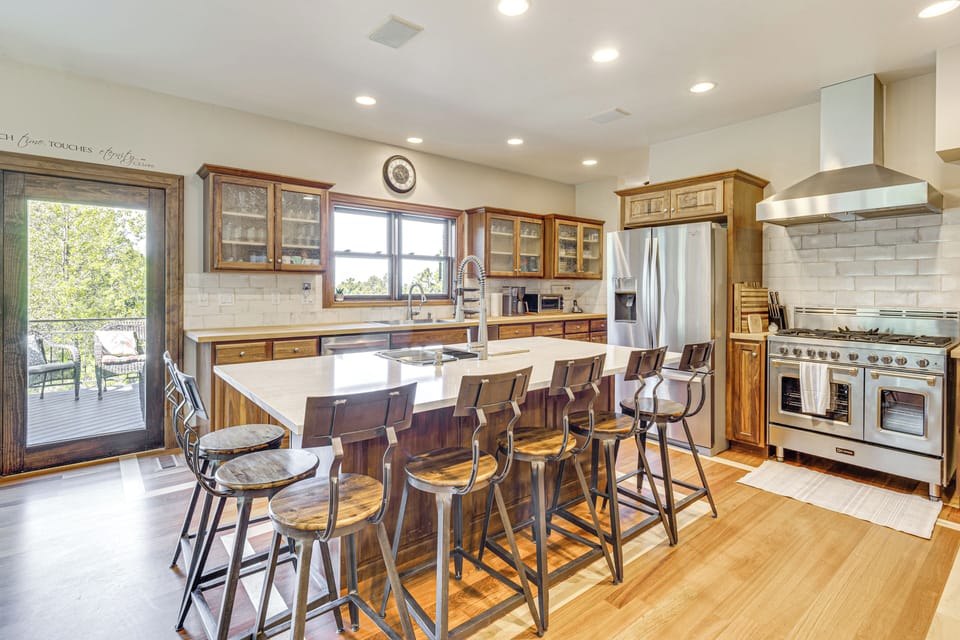 Kitchen | Blender | Stand Mixer | Toaster Oven | 1st Floor