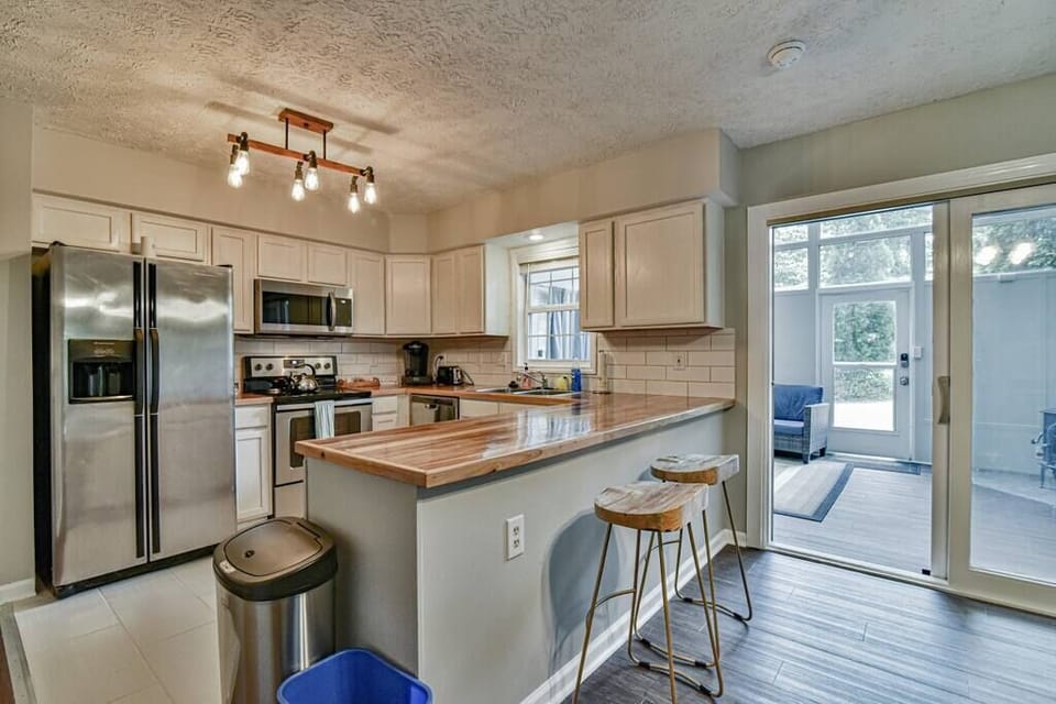 Kitchen and bar area
