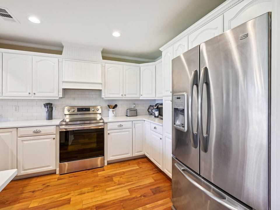 Kitchen with Stainless Steel Appliances at 980 Inverness Village