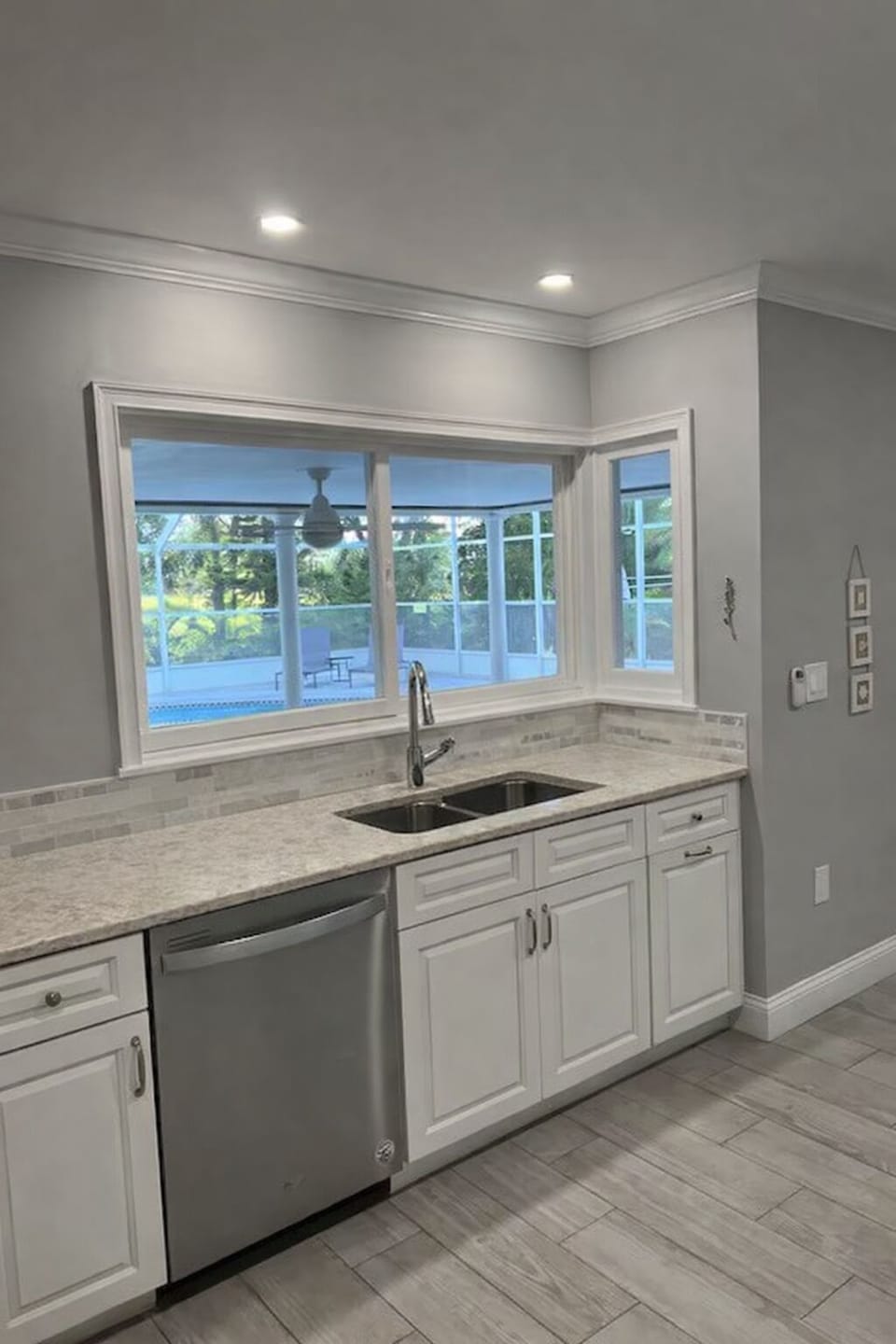 Kitchen pool views