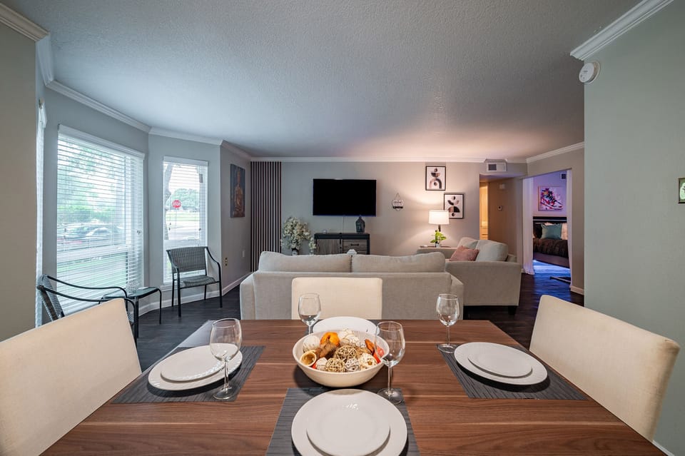 Dining table that seats 4