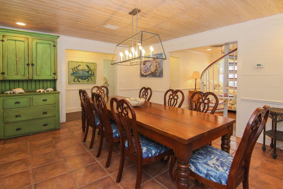 Dining room. Long table seating for 8 but could comfortably hold more.