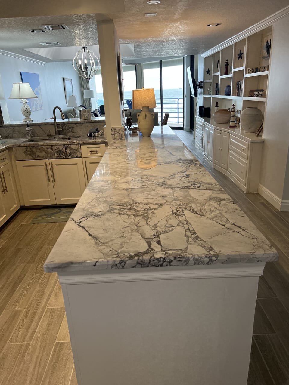 Newly remodeled kitchen 
with beautiful quartzite counters 