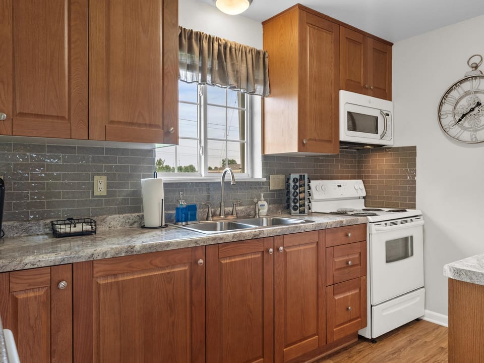 Fully equipped kitchen (1)