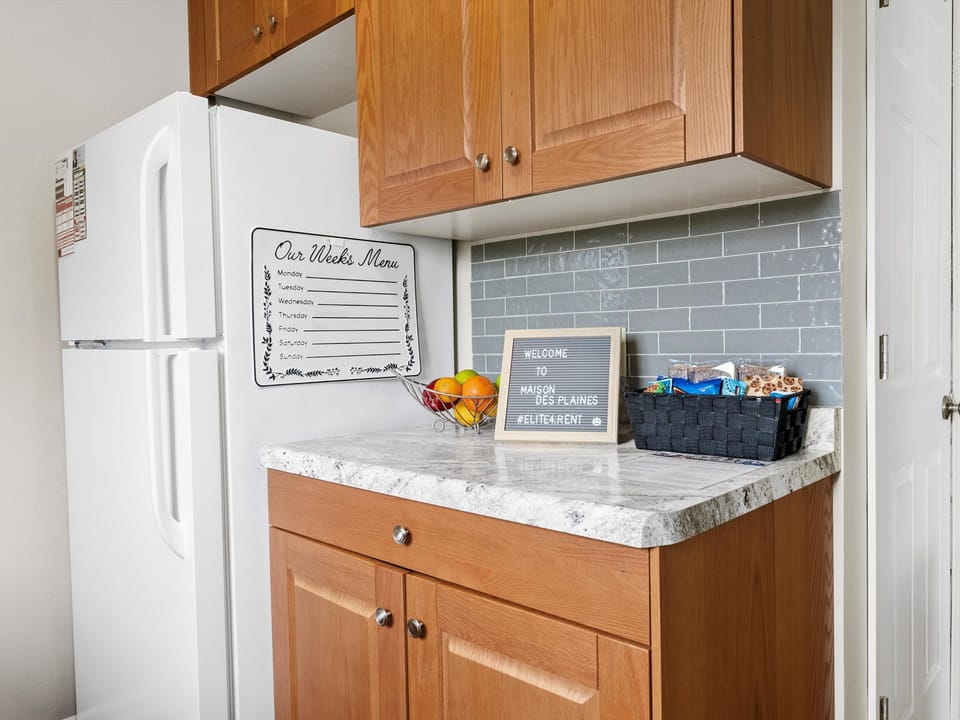 Fully equipped kitchen (2)