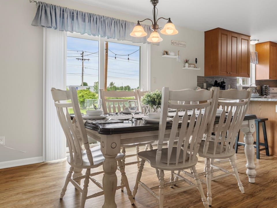 Dining area seats six (2)