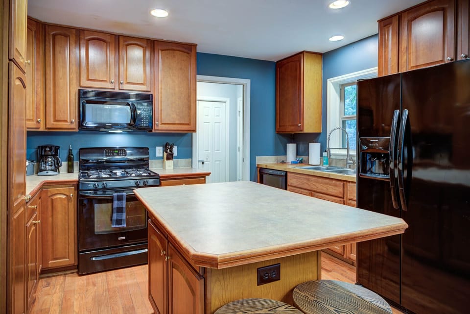 Fully-stocked kitchen for those home-cooked meals. Filtered water from fridge. 