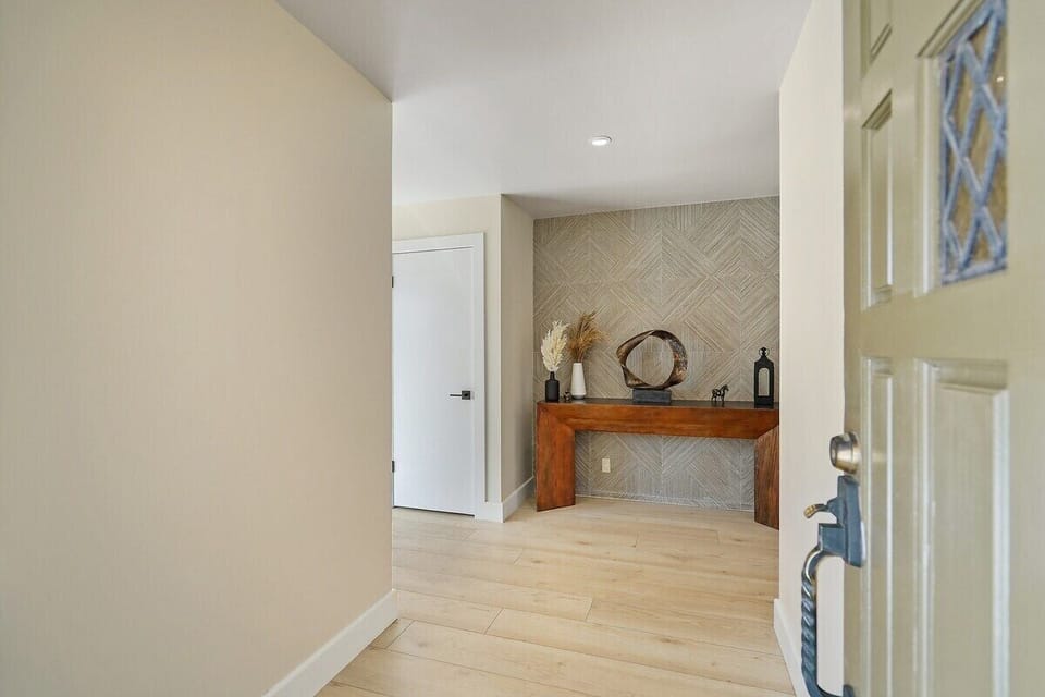 Walkway  to the  home