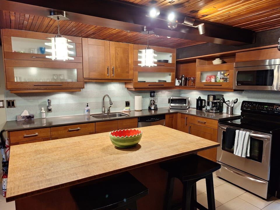 Full kitchen