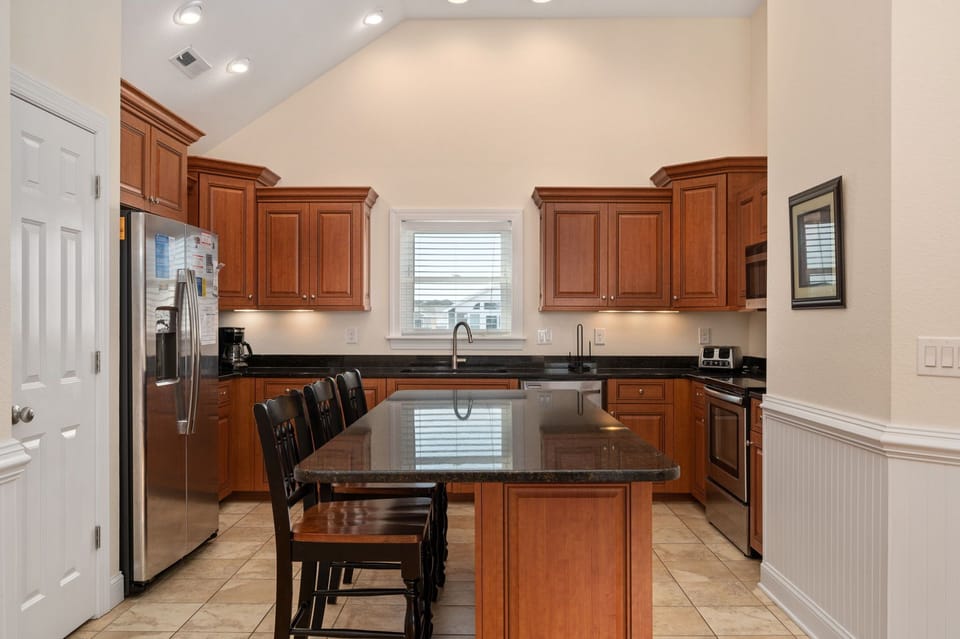 NH186: Sunnyside Beach House | TL Kitchen Area