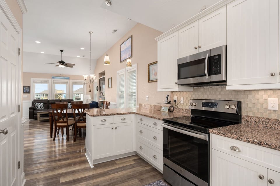 NH290: Calm On Down | TL Kitchen, Dining & Living