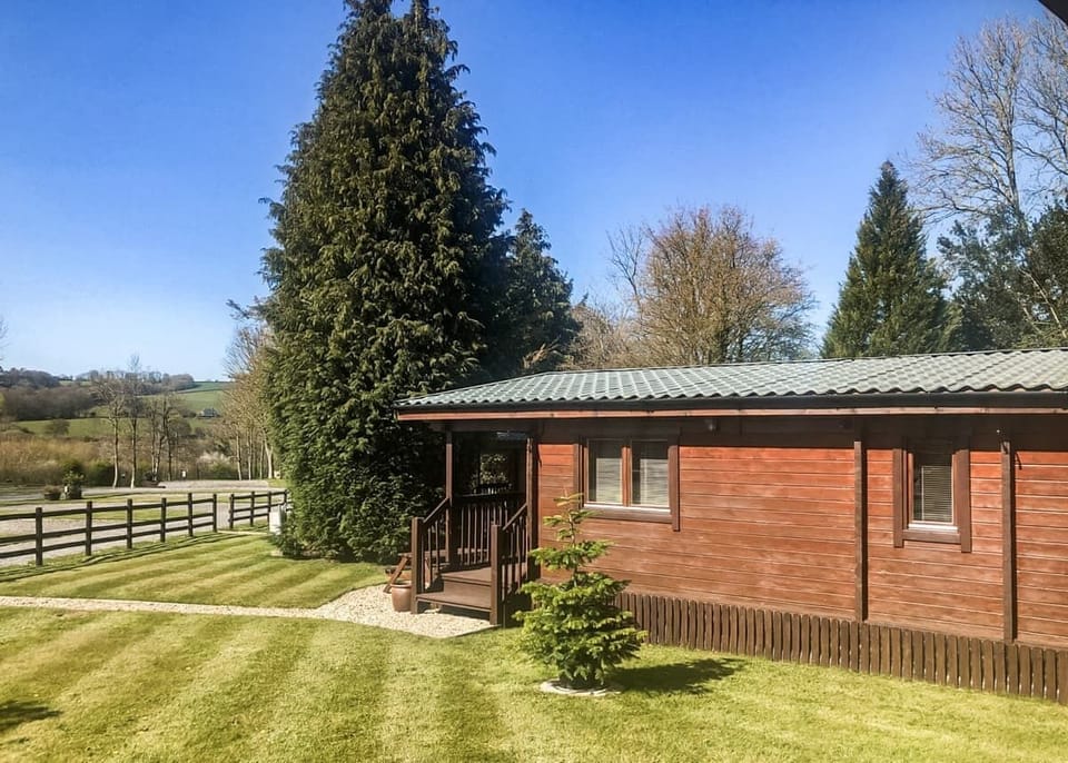 Oat Hill Lodge | Oat Hill Lodge - Oathill Farm Lodges, Crewkerne