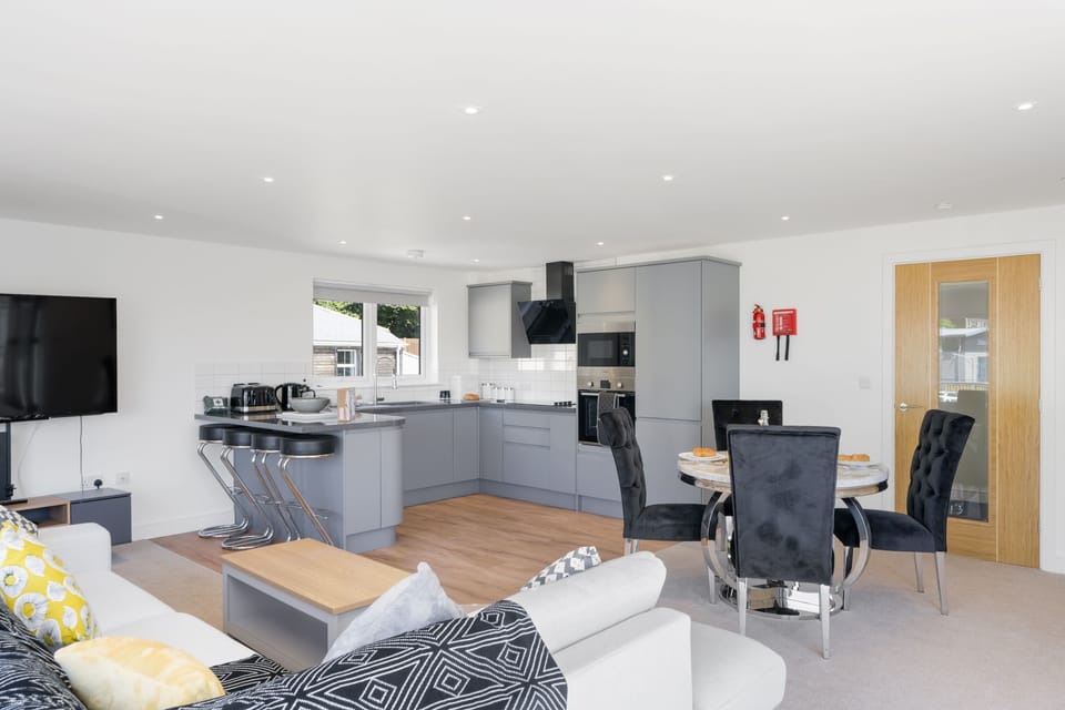The Cube, Portreath. First floor: A large space perfect for entertaining