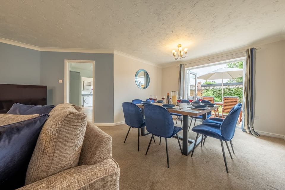 Ground floor: Fresh and comfortable decor