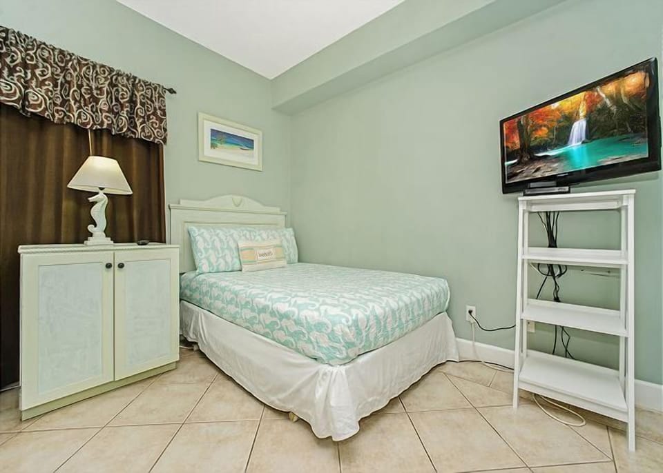 Flat screen TV in the 2nd bedroom.