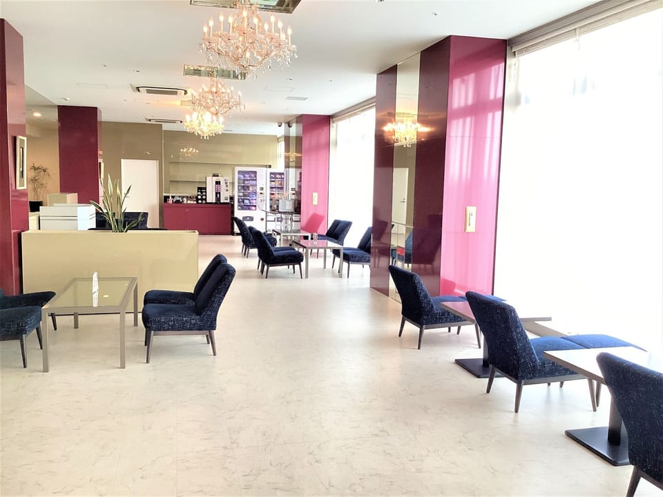 2nd floor public space. Various vending machines, ice machines, microwave ovens, etc. are installed.