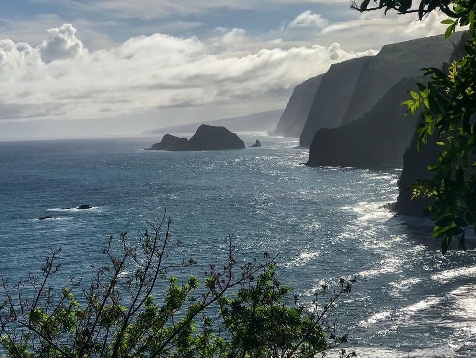 Just minutes from public beaches and only ~2 miles to Kailua-Kona — ideal for guests looking to explore the area or enjoy beach days.