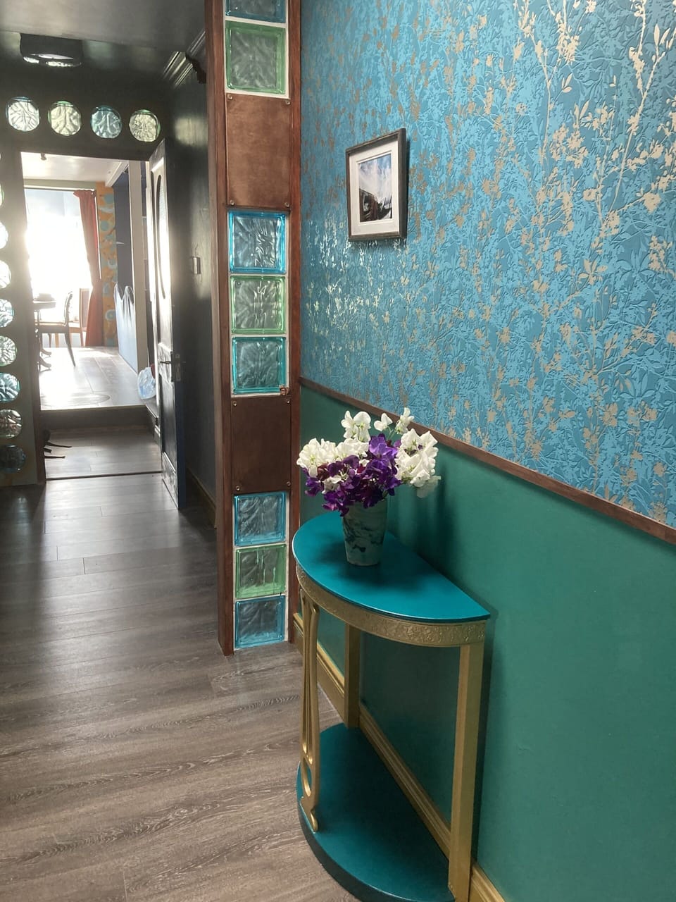 The hallway joining the living and sleeping areas