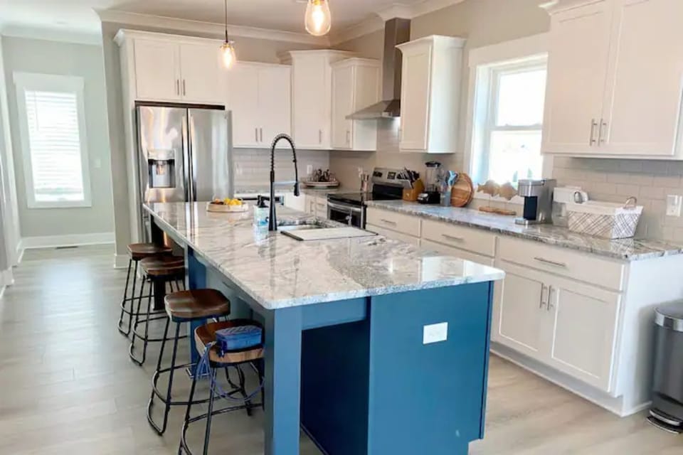 Lovely kitchen with everything you need to prepare a feast!  