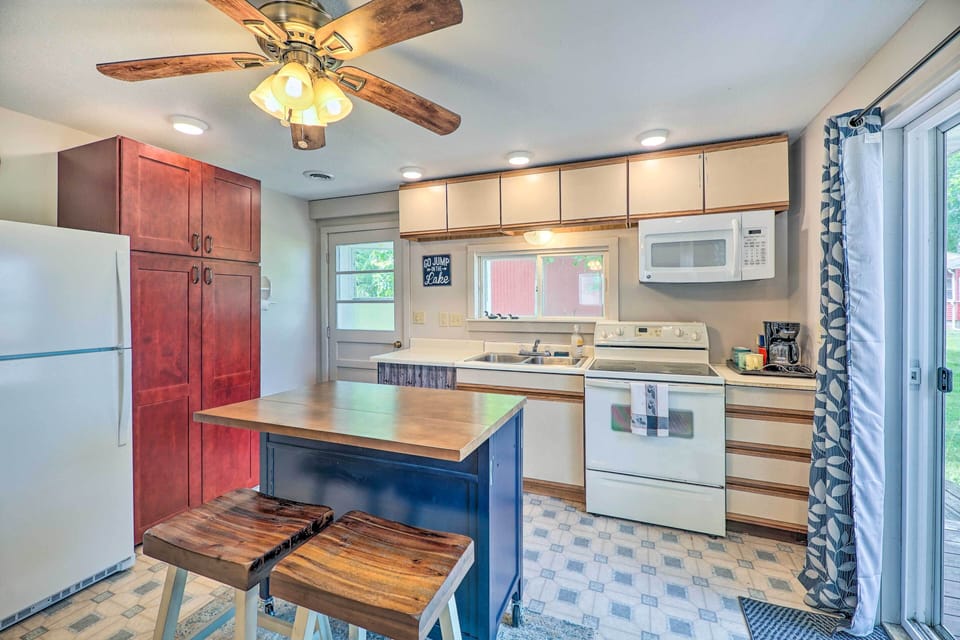 Kitchen | Dishware & Flatware | Toaster