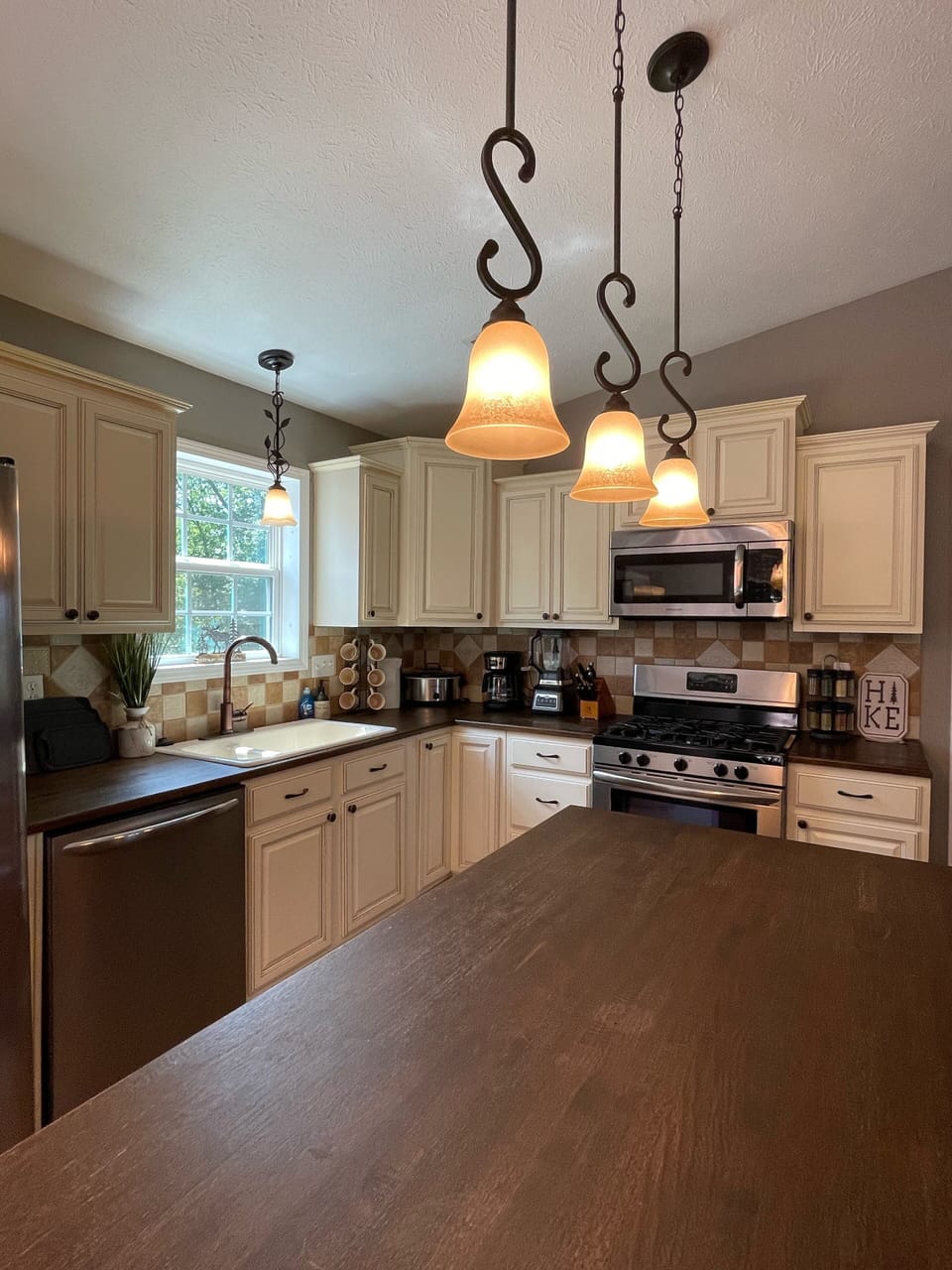 Well stocked kitchen with everything you need for cooking!
