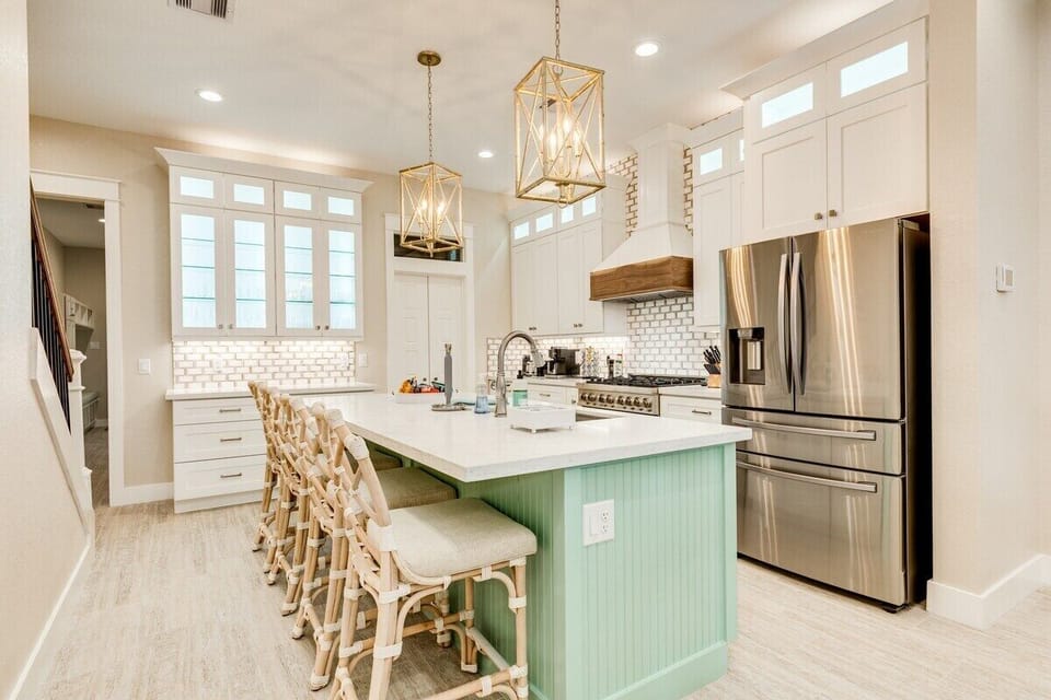 Beautiful fully equipped kitchen with marble kitchen island. 